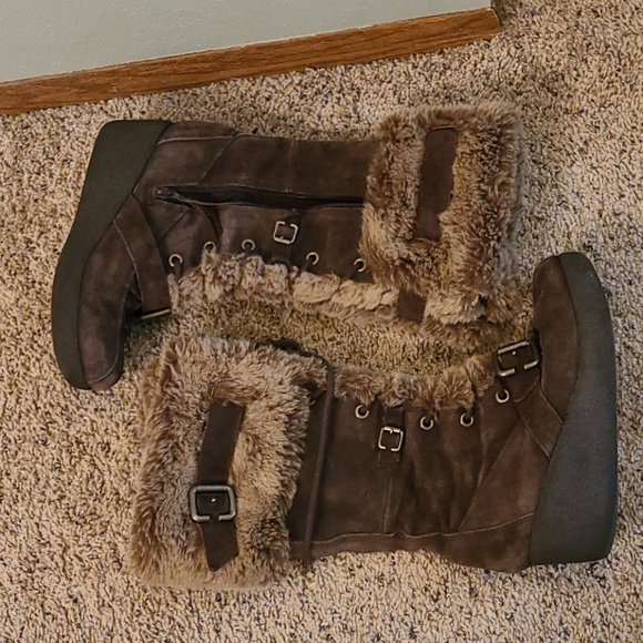 Leather with faux fur trim wedge boots - Picture 2 of 7